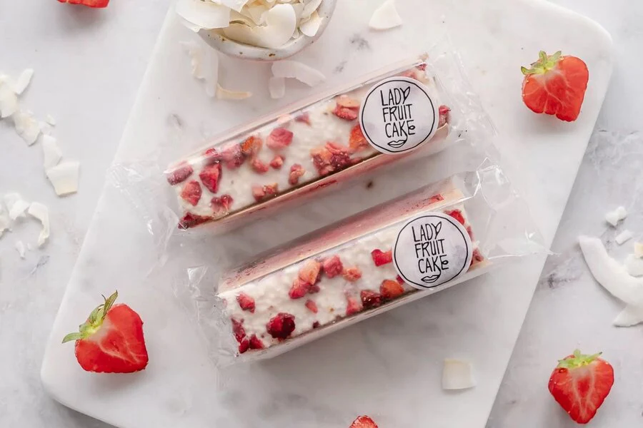 Lady Fruitcake raw strawberry bar 70g - Image 2
